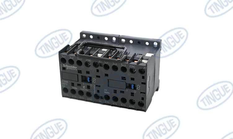 CONTACTOR, REVERSING