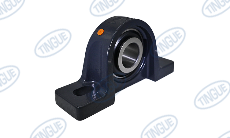 1-1/2” Pillow Block Bearing with Setscrews and Grease Fitting
