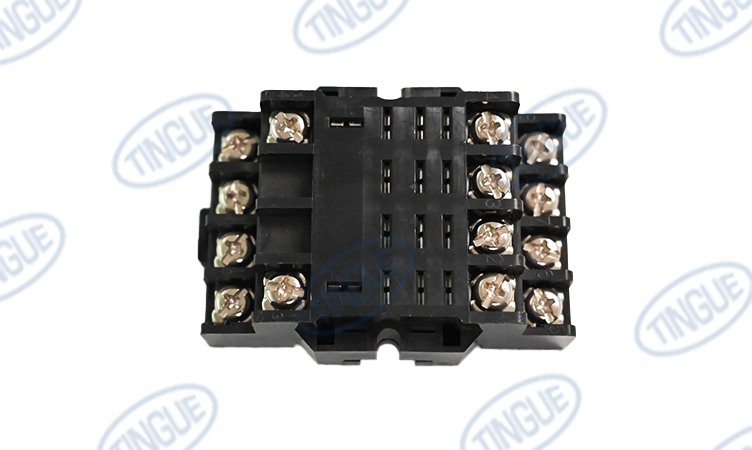 SOCKET FOR 4 POLE