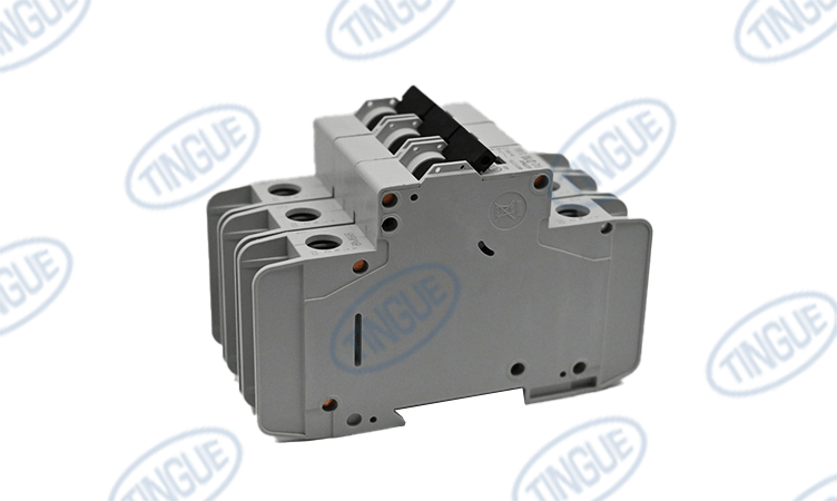 shop.tingue.com T-11 CIRCUIT BREAKER 10A 3 POLE