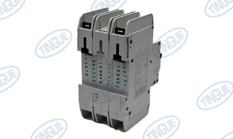 shop.tingue.com T-11 CIRCUIT BREAKER 10A 3 POLE