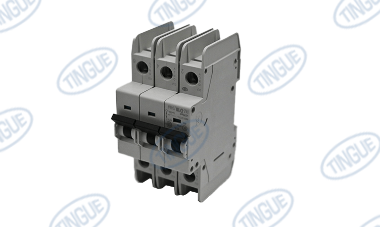 shop.tingue.com T-11 CIRCUIT BREAKER 10A 3 POLE