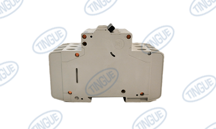 shop.tingue.com T-11 CIRCUIT BREAKER 15 A 3 POLE