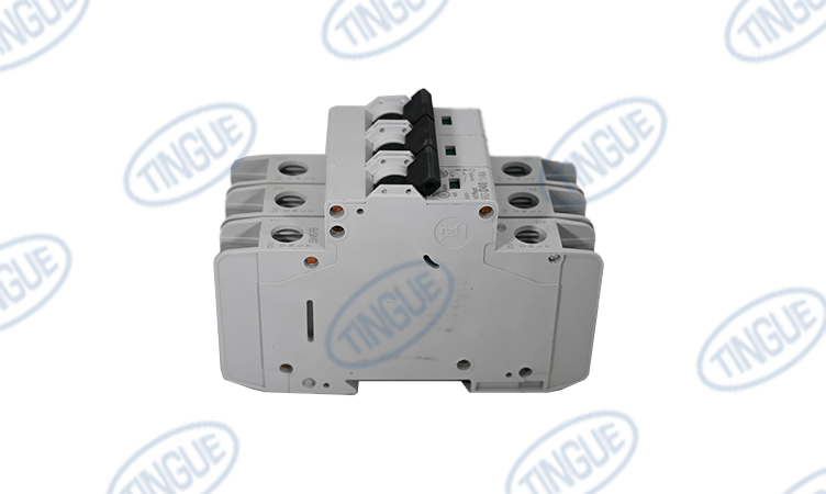 shop.tingue.com T-11 CIRCUIT BREAKER 40A, 240 VAC, 3-POLE