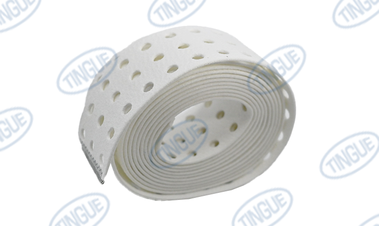 BELT/PERFORATED WITH HOOKS